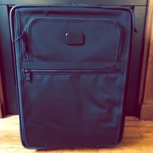 NWT Tumi alpha 2 wheel 22” suitcase in black
